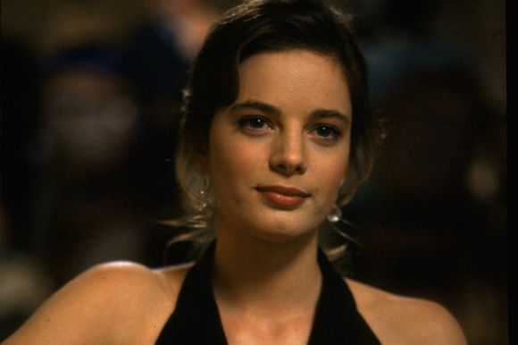 oeilcinefeel06's tweet photo. Zappé et tombé sur #GabrielleAnwar en enquêtrice dans un TV film "Souviens-toi de Jenny Rand" (2004) . La jolie actrice anglaise se fait rare . Elle a connut son heure de gloire dans les 90's avec sa présence dans #LeTempsDUnWeekEnd &amp; #BodySnatchers version Abel Ferrara ! https://t.co/171EUftGEs