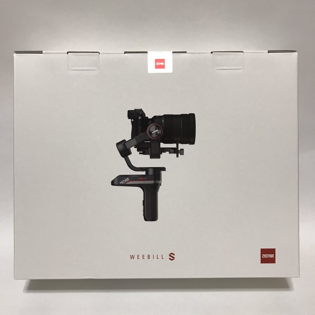 studio_nemo_'s tweet photo. 動画用のジンバルをやっと買った❗️
買ったは良いが動画中5D Mk3の自動追尾は無いのは致命的 笑
古い機体だから仕方ないね
色再現は流石Canon
α7 3売って正解でした https://t.co/ad4k6hKHpj