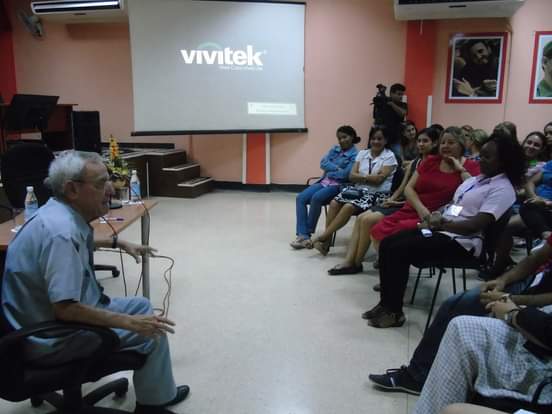 Los jóvenes del 
<a href="/MincinCuba/">Comercio Cuba</a>
 recordaran siempre la visita de #EusebioLeal a nuestro organismo para participar en el Encuentro con la Historia.En esa ocasión conversó con los jóvenes sobre Martí,Fidel y la obra de la Revolución en La Habana Vieja.
#Cuba #SomosContinuidad