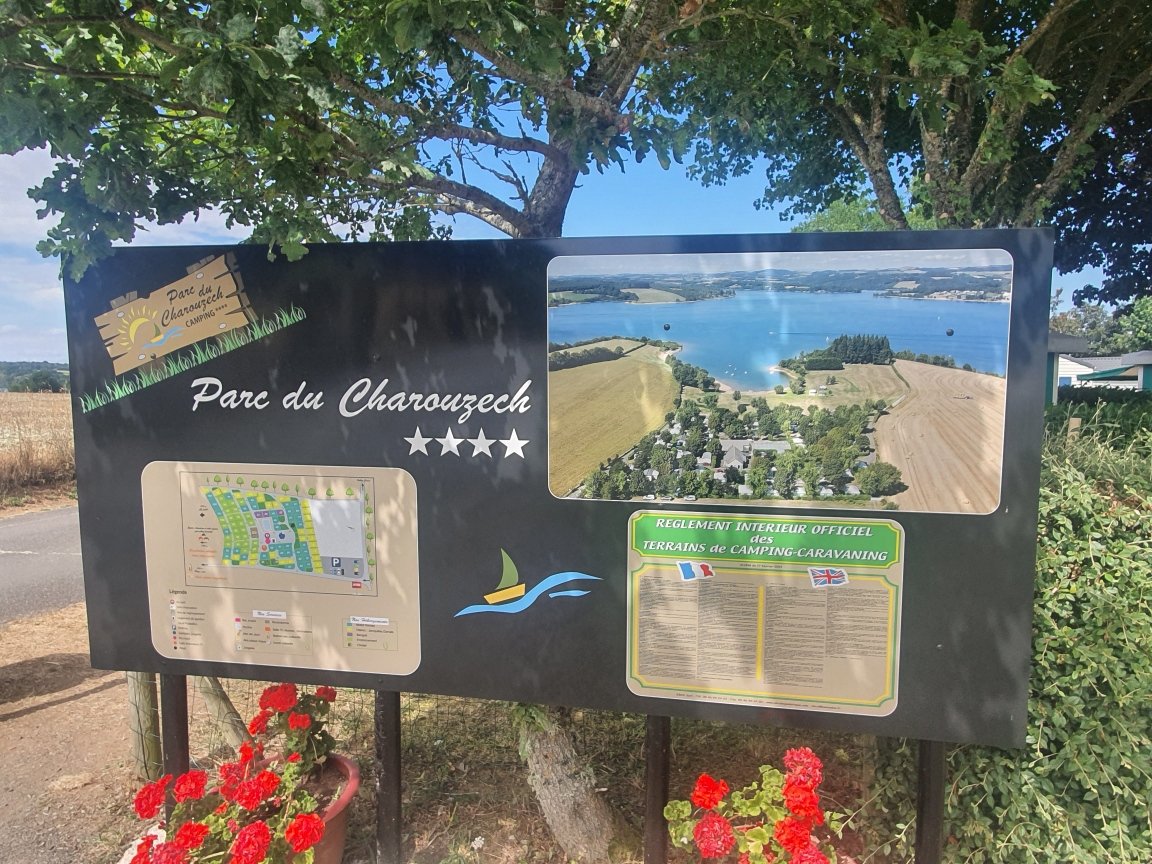 sacombette's tweet photo. Accueil des premiers aidants pour le  projet 1000 mercis #territoiressolidairesdavenir
Emotions et joie! Un grand merci à tous les soignants et aidants. Merci à #SallesCuran, village au grand cœur et ses commerçants @CatherineIbled @malikakechich @Patricia @MauriceCombette https://t.co/SKpbWvj7oD