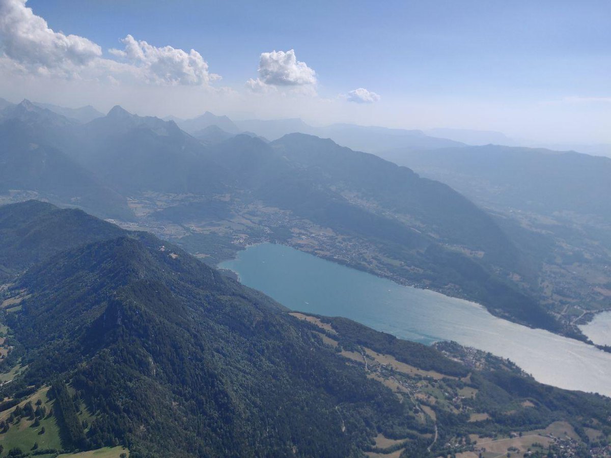 UKAFHangPara's tweet photo. Some amazing pictures from two @UKAFHangPara pilots who are making the best of the outstanding conditions in the Chamonix region of France. Personal bests all round; well done to Andy and Nick for honing their skills while we await the return of competitive flying #flysafe https://t.co/tcxaI7EXmO