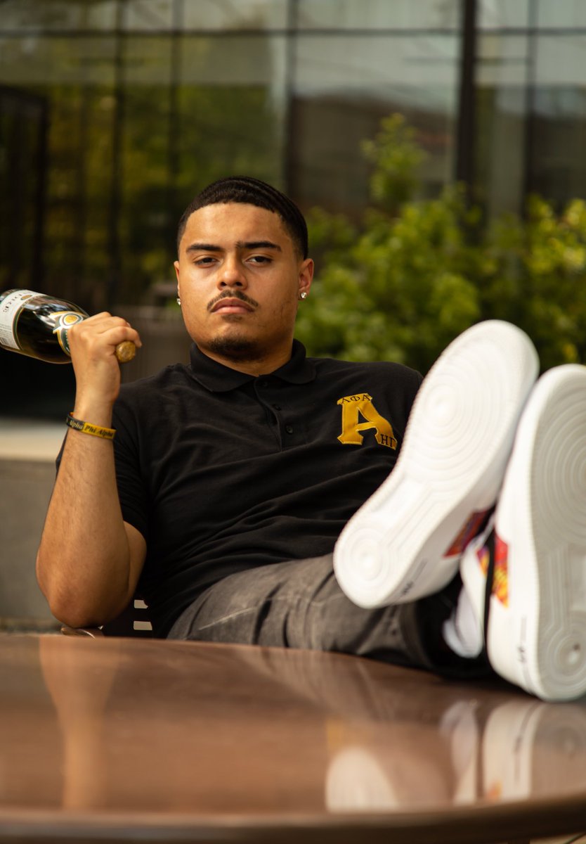ajvalentine3's tweet photo. A little late😭...Ain’t no cap n gown but I graduated🙏🏾🍷 https://t.co/StsDbBqZRp