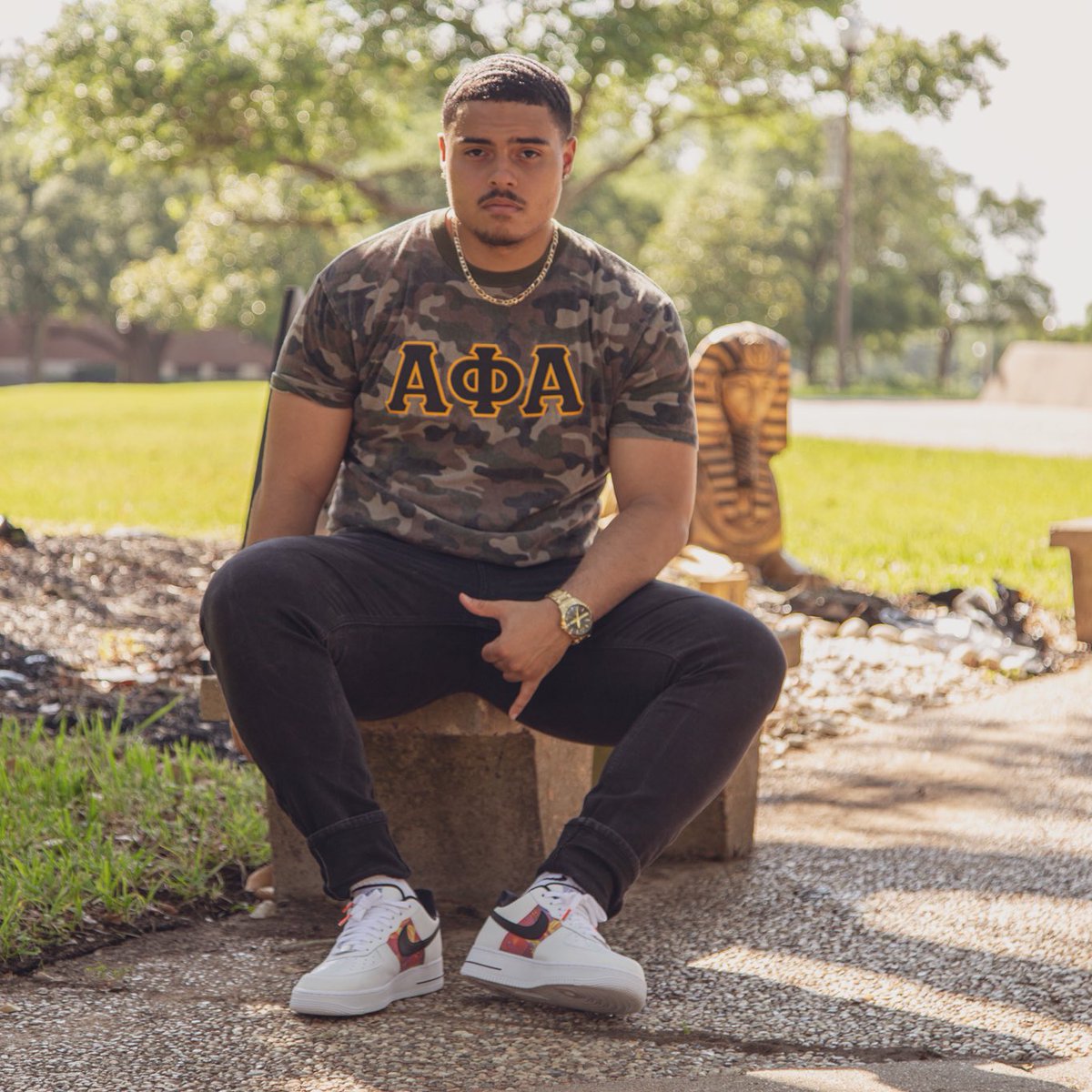 ajvalentine3's tweet photo. A little late😭...Ain’t no cap n gown but I graduated🙏🏾🍷 https://t.co/StsDbBqZRp