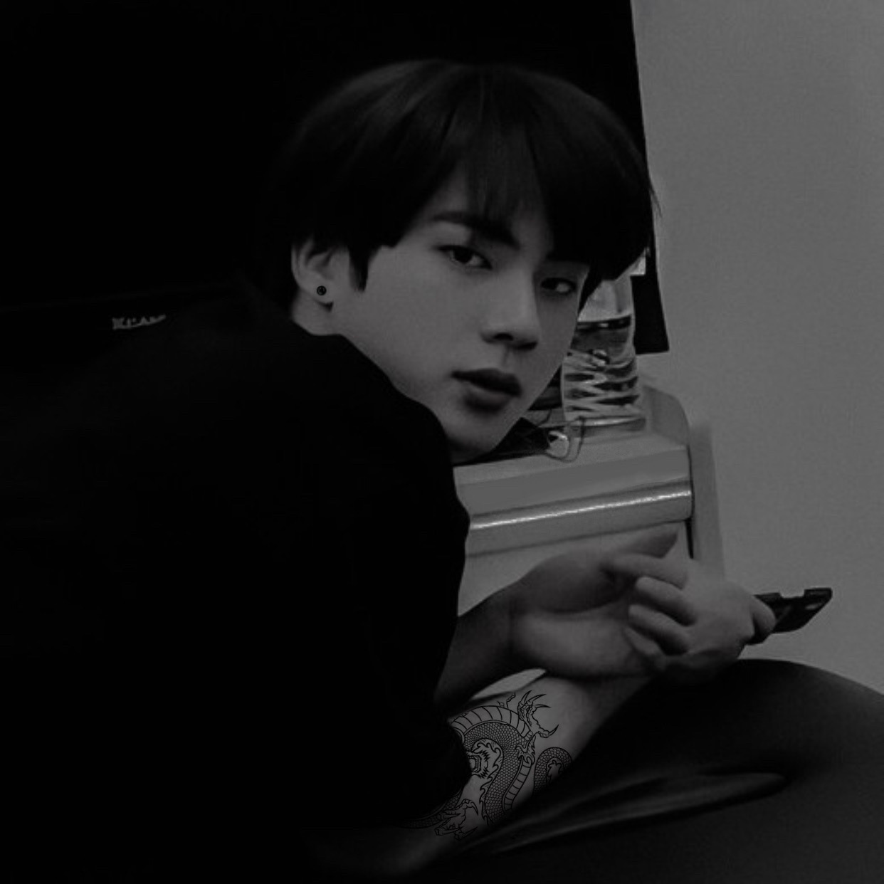 𝐉𝐢𝐰𝐨𝐧 𝒑𝒂𝒑𝒂𝒔𝒊𝒕𝒐 on X: Black & White /BTS/ Jin ©C