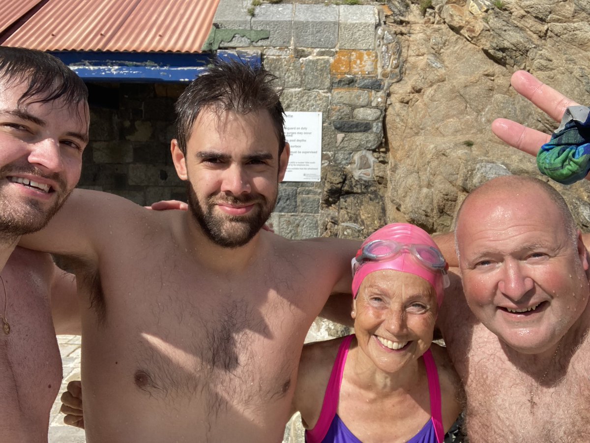coryn02's tweet photo. Well Hello Boys. Look who I found at Horseshoe Pool #settingtheworldtorights @BathingPools @cloug4ie @chrisquevatre @J_Rabey96 https://t.co/SjruusL4P3