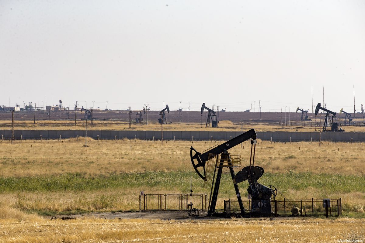 KOGTV1's tweet photo. Syria’s foreign ministry said on Sunday that a US oil company had signed an agreement with Kurdish-led rebels who control northeastern oilfields in what it described as an illegal deal aimed at “stealing” Syria’s crude, reports Reuters.

https://t.co/pAiEsJV34B https://t.co/DSh98ChtBP