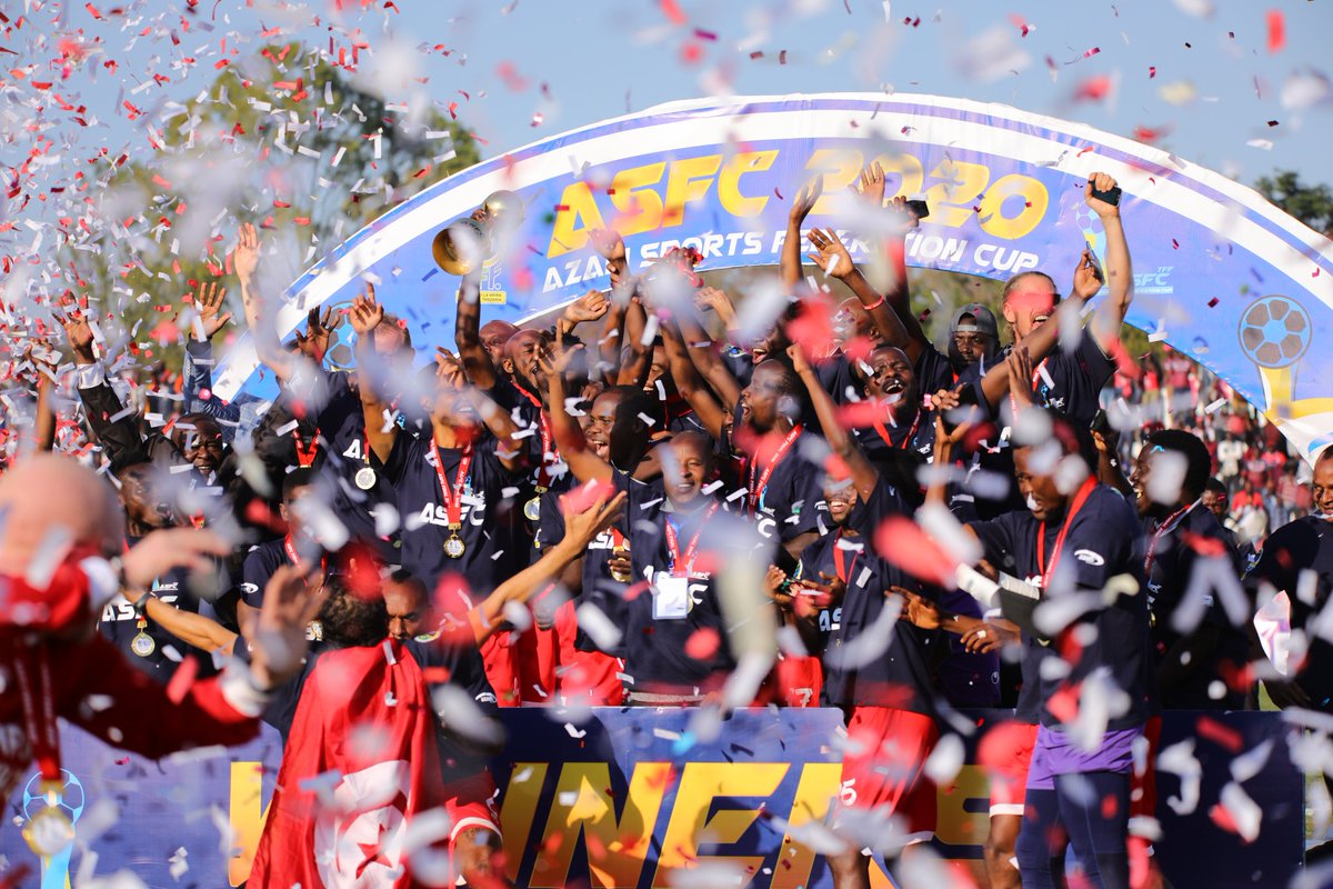 SimbaSCTanzania's tweet photo. MABINGWA WA KOMBE LA SHIRIKISHO LA AZAM 2020 🦁🏆 #ASFC #ASFCfinal #NguvuMoja https://t.co/K3mac4ROlF