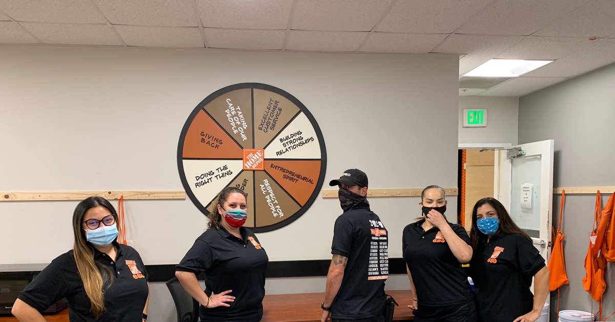 GreciaWhited's tweet photo. Boom!!! Having fun with our new shirts! Representing #thebalboahd @MageeJosh @THD_680 @franks_code @JabarrBean @Haydnchilcott #EssentialWorkers #itswhatwedo #thxjosh #getcarts 💪 https://t.co/AUqKAC5xZN