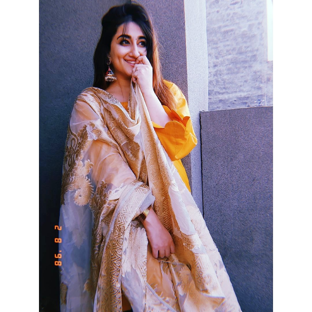 یہ بڑی عید نہیں آسان بس اتنا سمجھ لیجئے بہت سارے گوشت کے شاپر ہیں اور سارے  
رشتہ داروں کو پہنچانے ہیں 🤣🧡
 
#EidAlAdha2020Mubarak  #EidMubarak #EidAlAdha