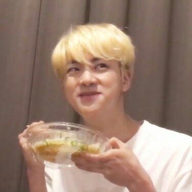 Jin x food= dinamic duo
