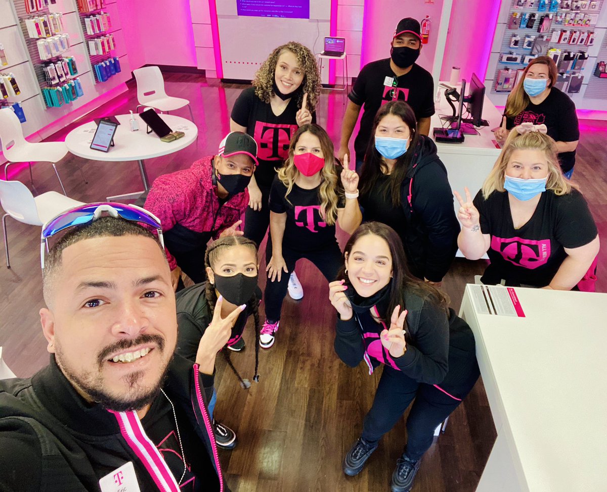 DAY 1 is here!! #thenewtmobile
Team Sandlake morning huddle
Orlando Crown 👑 Central  #OCC #NTM coming for the Crown 👑 
#OrlandoElite
#FloridaHeat
#SouthNeverSettles <a href="/ARod_013/">Andrés R.</a> <a href="/AnnieG_FL/">Annie Garcia</a> <a href="/TracyNolan_/">Tracy E. Nolan</a> <a href="/JonFreier/">Jon Freier</a>