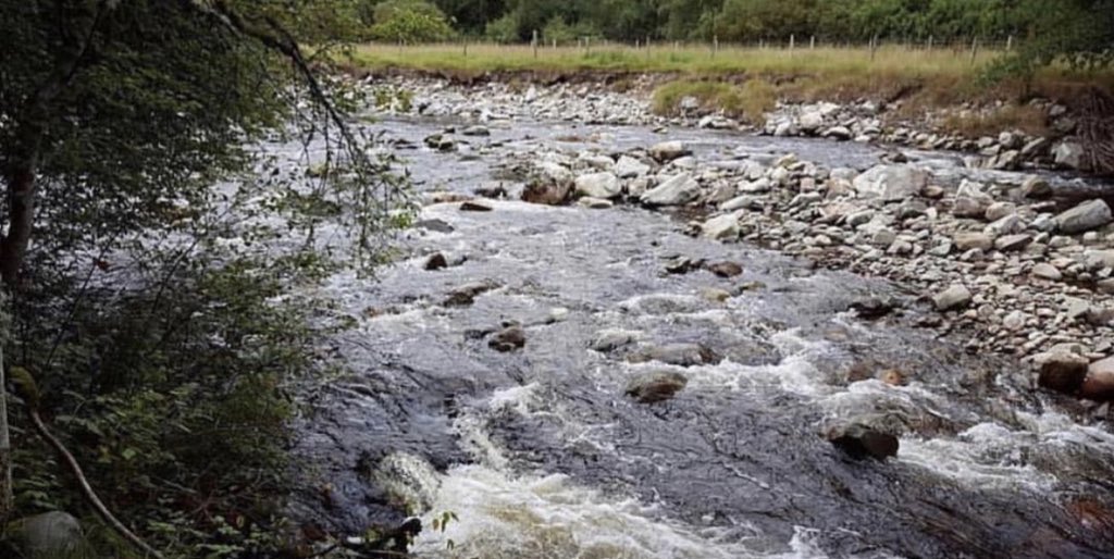 SpeySingleMalt's tweet photo. The River Spey passes right by our distillery near the start of its journey through #Speyside

#speysidedistillery #speymalt #singlemalt #scotchwhisky #instawhisky #instamalt #SPEY #gin #LoveGin #ginlovers #ByronsGin #BeinnDubh https://t.co/bg0l5QhZ1q