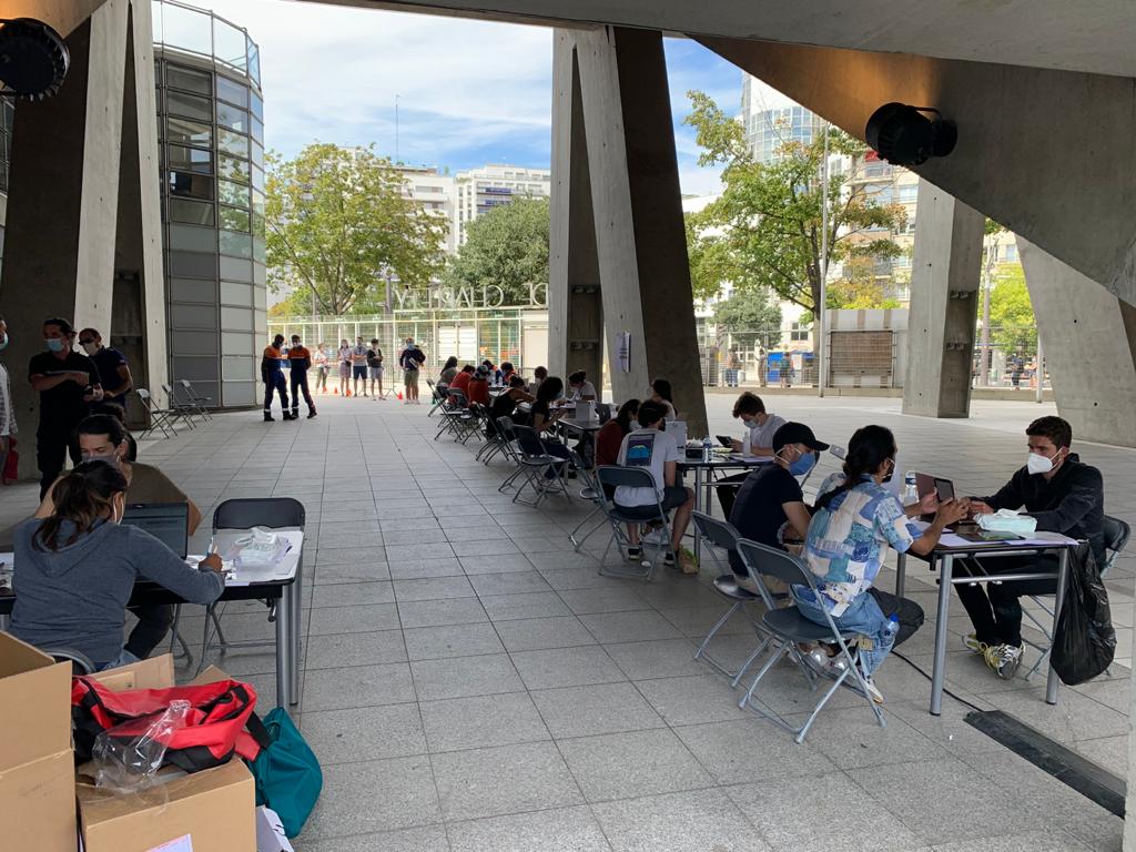 jerome_coumet's tweet photo. #COVID__19
Opération gratuite aujourd'hui 

Plus de 500 personnes testées 
Des résultats entre 24 et 48h 

Merci pour votre patience et les gentils mots que vous avez adressés aux bénévoles 😀 https://t.co/D3sFiiwDGz