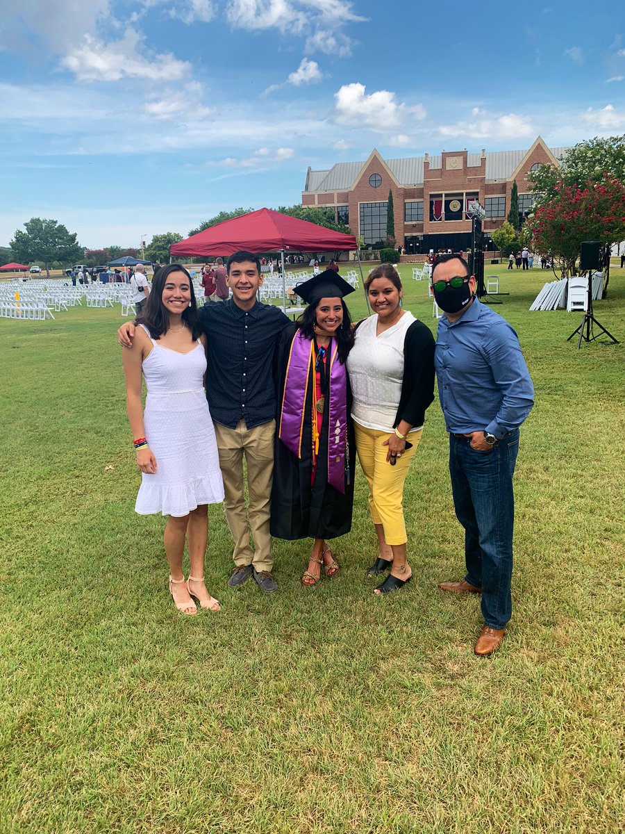Heyyou_Devin's tweet photo. Graduation Day with people I love the most https://t.co/f6DRUxU6qv