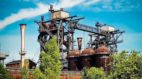 Finally 3. Ajaokuta Steel Company.Taken away from Onitsha against consultants& #39; recommendations and plopped into a forest somewhere in Kogi.Now woefully outdated and only works with imported Russian coal. Has never produced gram of steel in its 40-year existence.Iconic.