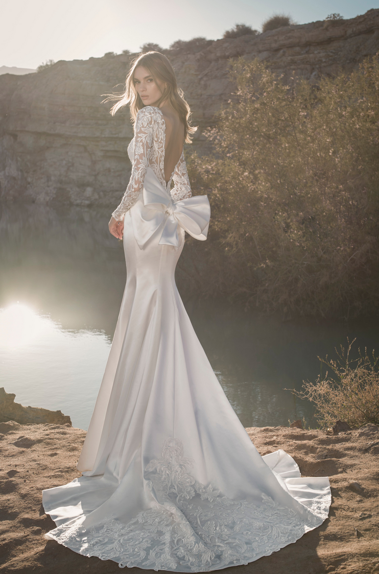 pninatornai's tweet photo. One of my personal favorites from the 2021 #LOVEbyPninaTornai Collection available now @KleinfeldBridal! Don't forget that my next trunk show is August 27th - September 6th. Book an appointment: https://t.co/9TOAMQ4pan
Gown: #Style14858
Photo: Dvir Kahlon https://t.co/qX6bGYQfFH