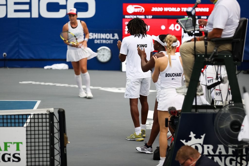 ChicagoSmashWTT's tweet photo. How does taking home the King Trophy π home to Chicago sound in our debut season? You can watch us as we do it LIVE on @CBS at NOON ET as we battle the @nyempiretennis in the #WTTChampionship. Letβs #Smash this Championship!
#wttplayoffs #kingtrophy #SmashThat #gamesetsmash https://t.co/EdA16uvzmO