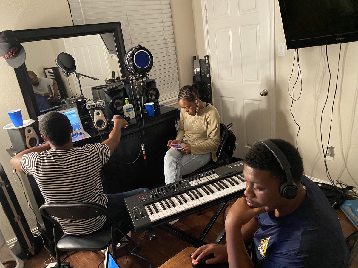 the713lifestyle's tweet photo. Progress 📈 #IFE #FortuneRecords 
Friendly message for today... Trust the process, celebrate your wins, and live today like there’s no tomorrow https://t.co/3gd0IRNIA2
