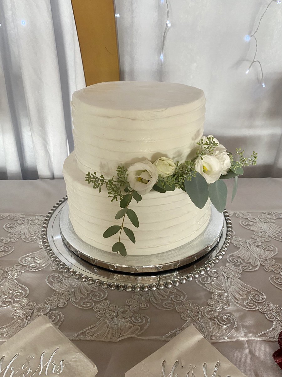 Milfordbakery's tweet photo. It’s an Oberon, wedding and norwhal kind of weekend #cakes #milfordbakingcompany #milfordmi #sundayvibes https://t.co/G3ayFRovWE