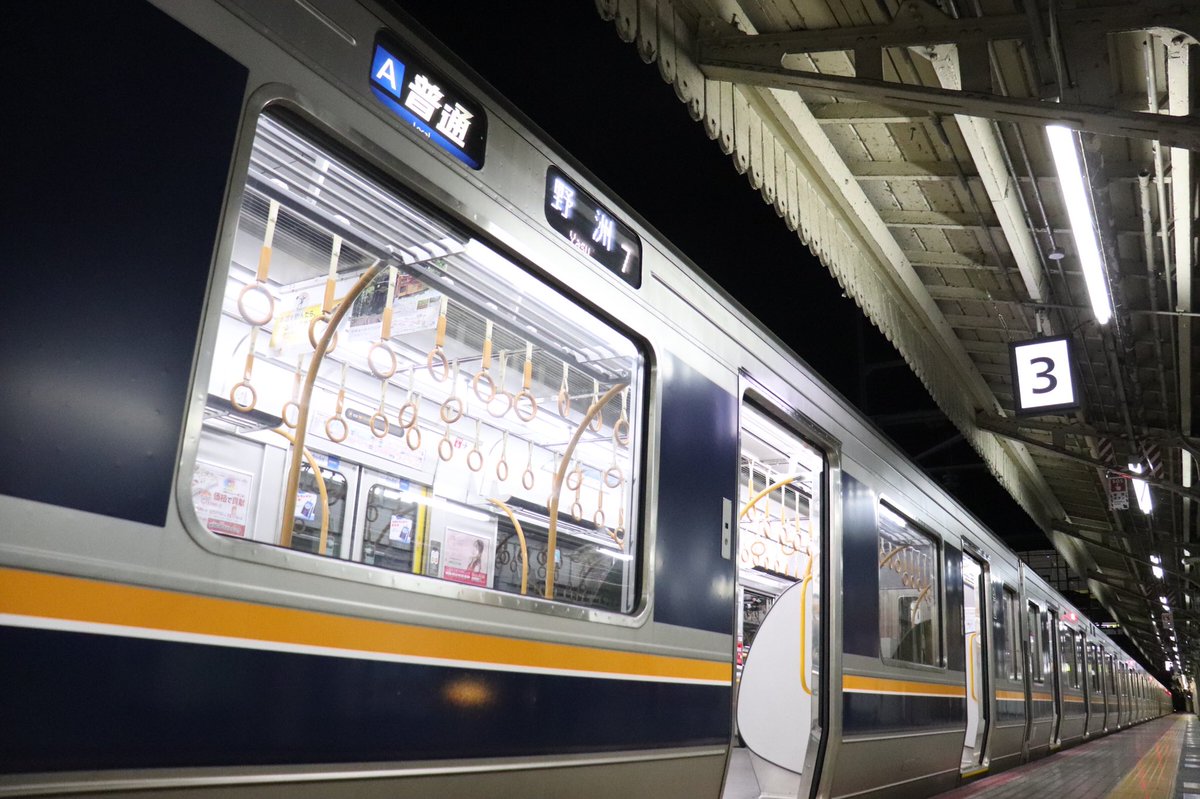 のんびり屋 On Twitter 207系 京都から先へ行く最終電車の野洲行き