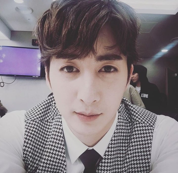 Sedighe__SS501's tweet photo. 준이 오빠 생일축하해요💚🎉
#HAPPYJJUNDAY 
@official_KHJ87 https://t.co/zkIZRNEOMh