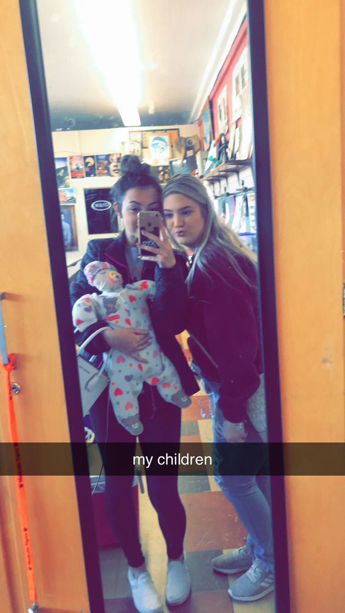 alanawarrenn's tweet photo. happy birthday to my long lost bestie! i hope ur day is as amazing as u are pretty thaaang. love &amp; miss u tonnnnsss 😭😭💖💖💖 https://t.co/S0BfGDArqV