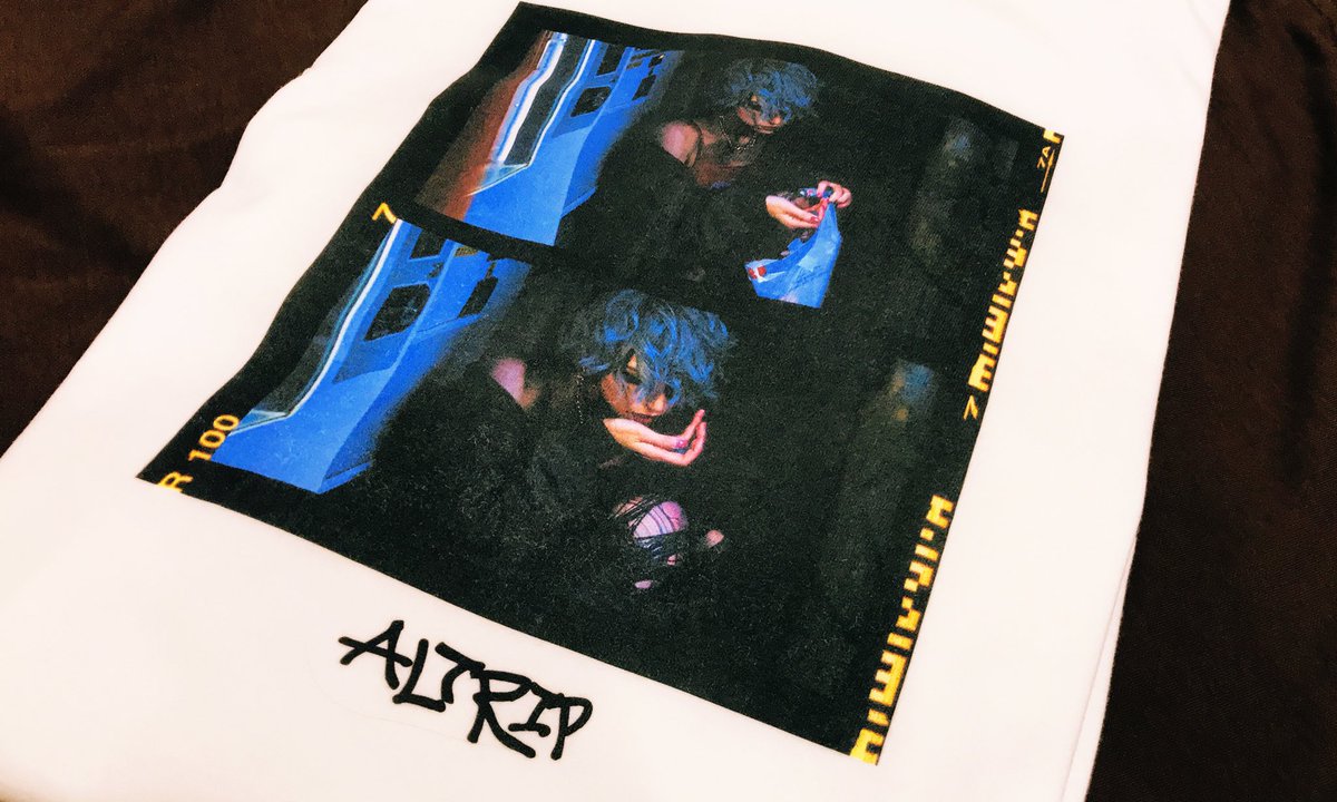 17_marume's tweet image. AYATO.さん×LOPEさんのTシャツセット届いてました◎嬉しい〜いっぱい着よう✌️🥳🌸見せびらかすためにテレビ電話しなきゃ…！！

この写真のLOPEさん、ラムネを召し上がっている……ラムネ…おいしい…すき……

#ALTRIP