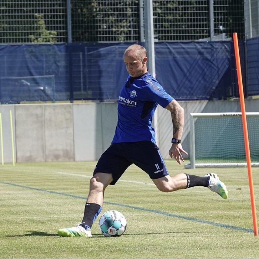 SCPaderbornFR's tweet photo. L’entraînement! ⚽️

#SCP07 #Paderborn 🔵⚫️⚪️ https://t.co/fB7nt8rRRw