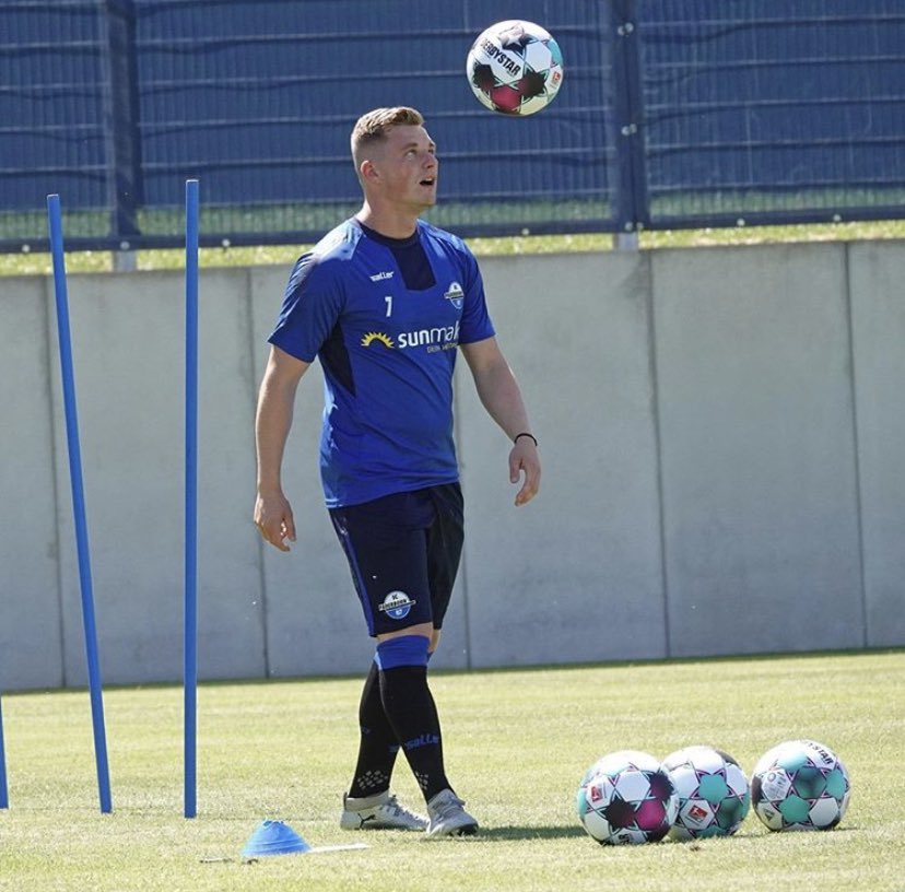 SCPaderbornFR's tweet photo. L’entraînement! ⚽️

#SCP07 #Paderborn 🔵⚫️⚪️ https://t.co/fB7nt8rRRw