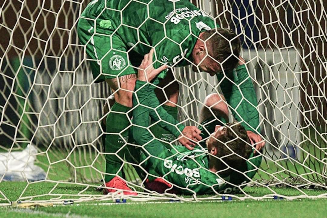Hoje mais do que nunca, te queremos ver ganhar Chape!
📸 Márcio Cunha/ACF
🇳🇬🏹
#VamosChape
#Chapecoense