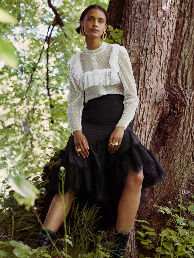 fashgonerogue's tweet photo. Malaika Holmén Models Outdoors in @_SandraMansour_ x @hm Collaboration #SandraMansour #HM https://t.co/thDnWfb1Vy https://t.co/UaRvVaJEsC