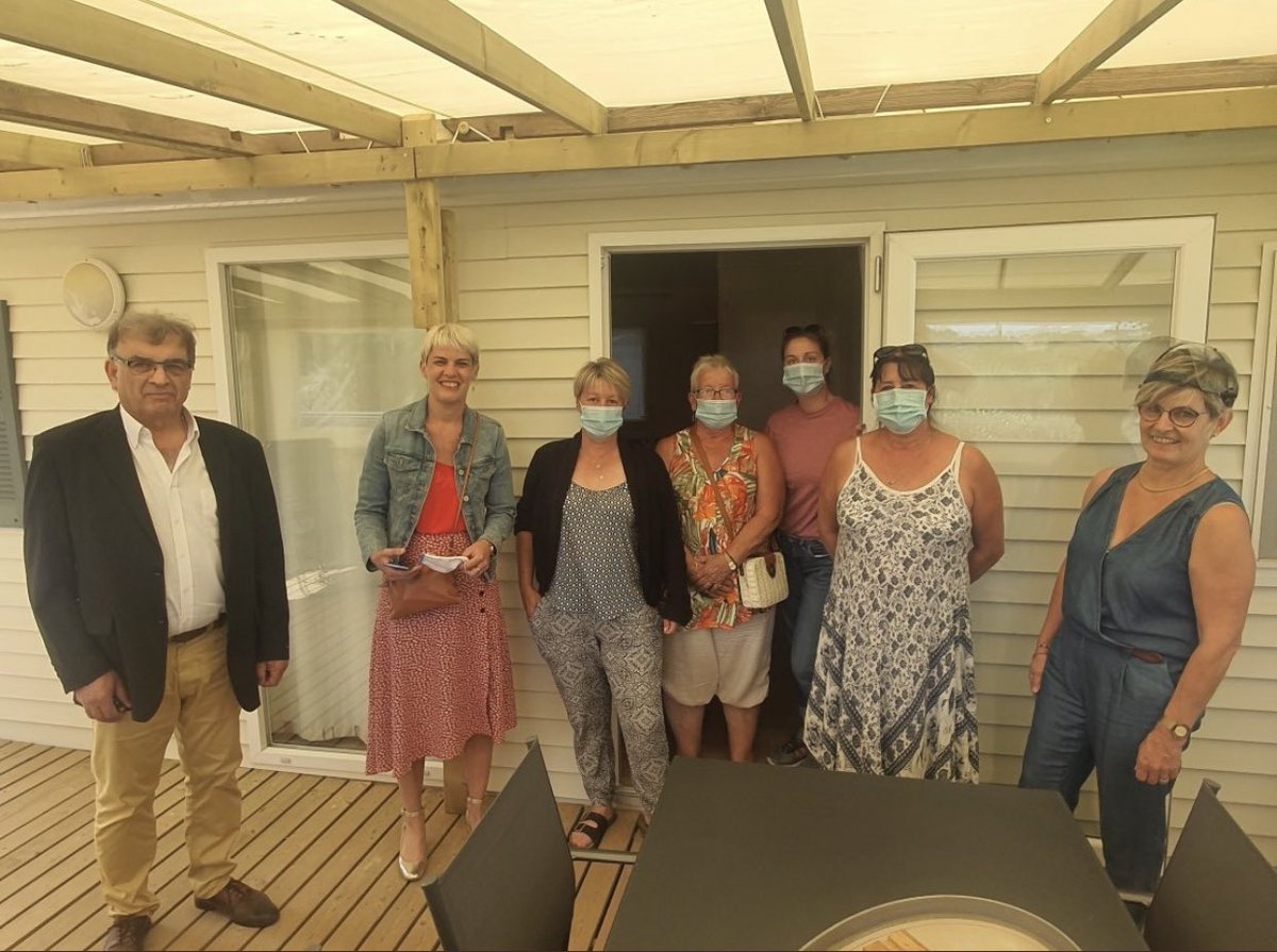 CatherineIbled's tweet photo. Merci au village #sallescuran, à son maire M. Combettes à @sacombette pour ce magnifique accueil 🎈
Merci à la #mutuellegarance pour les paniers solidaires aux saveurs locales 🌿
Avec le projet #1000mercis de #territoiressolidairesdavenir, l’élan #SolidariteCOVID19 se poursuit 🙏🏻 https://t.co/NuRHV9xCTN