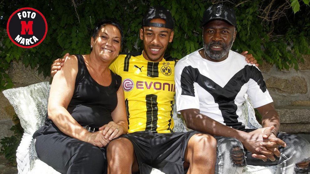 In June 1989 Aubameyang was born in Laval, France. He is connected to Gabon through his father who played for the Gabon National team responsible for winning the 1994 African Cup Title. His mother is originally from El Barraco, a town west of Madrid in Spain.