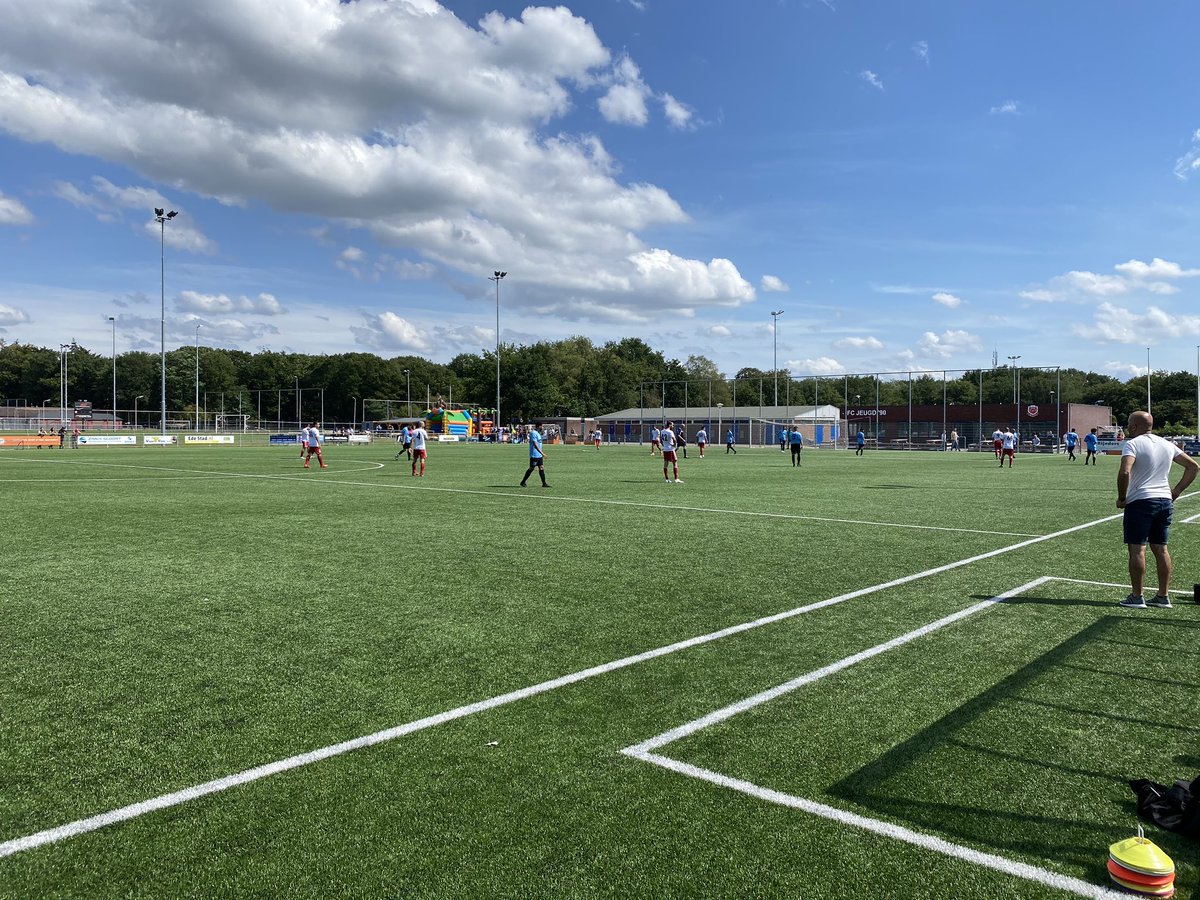 Vanmiddag oefenwedstrijd tegen FC Jeugd. Helaas geen punten mee naar huis maar het belooft een heeeeeel mooi seizoen te gaan worden #svwaalstad #oefenprogramma #gestart #vertrouwen