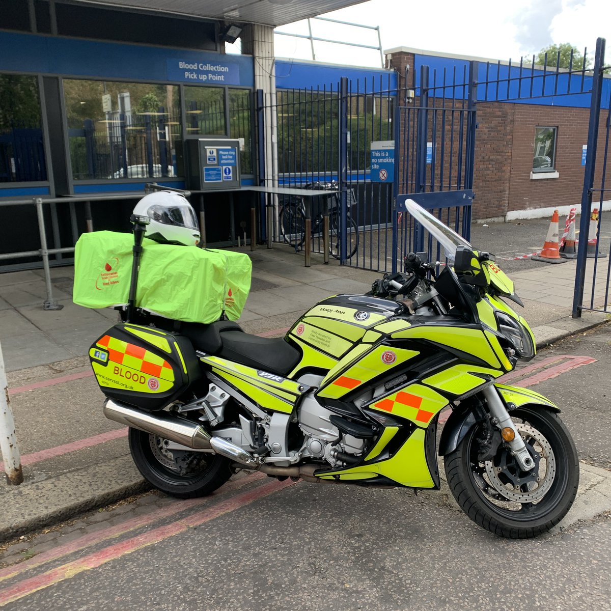 serv_sl's tweet photo. Two boxes and off we go...
#sundayvibes #ItsWhatWeDo #servssl https://t.co/9qI9IXL7Oc