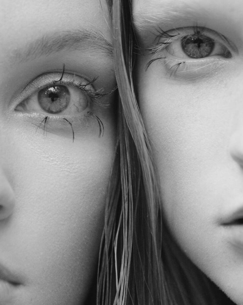 SchonMagazine's tweet image. Daddy Long Legs

schonmagazine.com/tremaine-siste…

photography + art direction. @_joeyleo_
fashion + production. @yannis_kyriazos
models.  @elenasartison @dmodelagency +  @fleurroukens @ace_models_athens
hair.  @yanniskyriazos using #LabelM @toniandgu… instagr.am/p/CDZGVXVicFo/