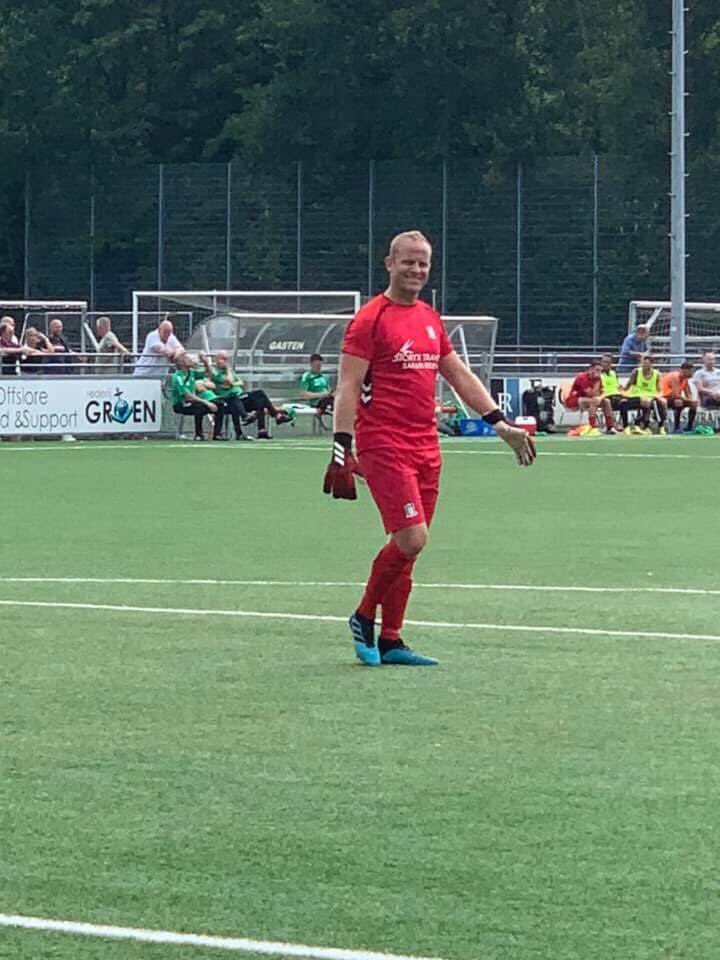 𝕋𝕙𝕖 𝕂𝕚𝕟𝕘 𝕚𝕤 𝕓𝕒𝕔𝕜 𝕠𝕟 𝕥𝕣𝕒𝕔𝕜👑.

Staat je goed dit tenue, Danny!