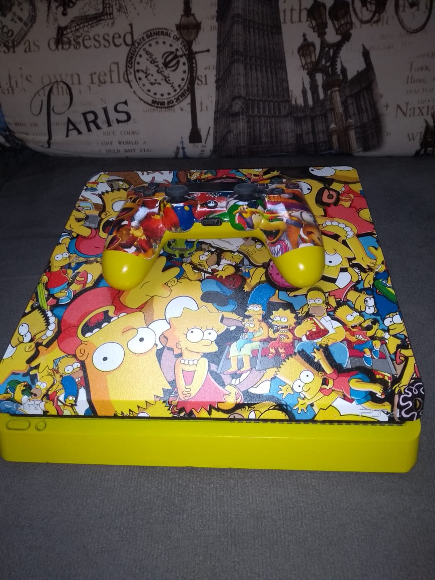 rosa_wtp's tweet photo. PS4 personalizado com pintura hidrográfica https://t.co/blZWDpAkfN