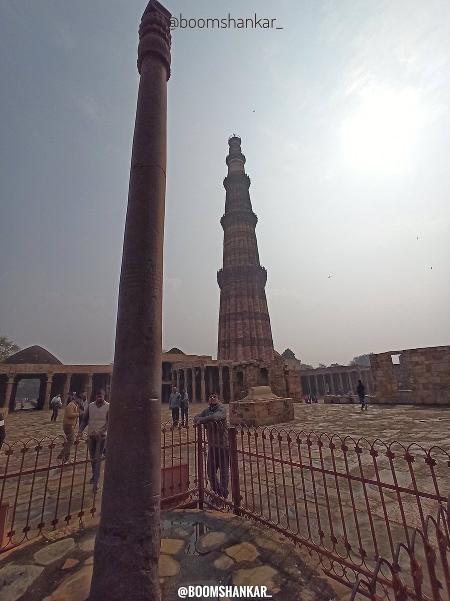 Right in front of  #qutabminar this iron pillar with Sanskrit Inscriptions on it. A brilliant example of hindu chemical engineering of 4th century AD of corrosion free iron.Most probably a Garuda Stambha of a temple, it had idol on top of it which is missing now.  #BoomTravel