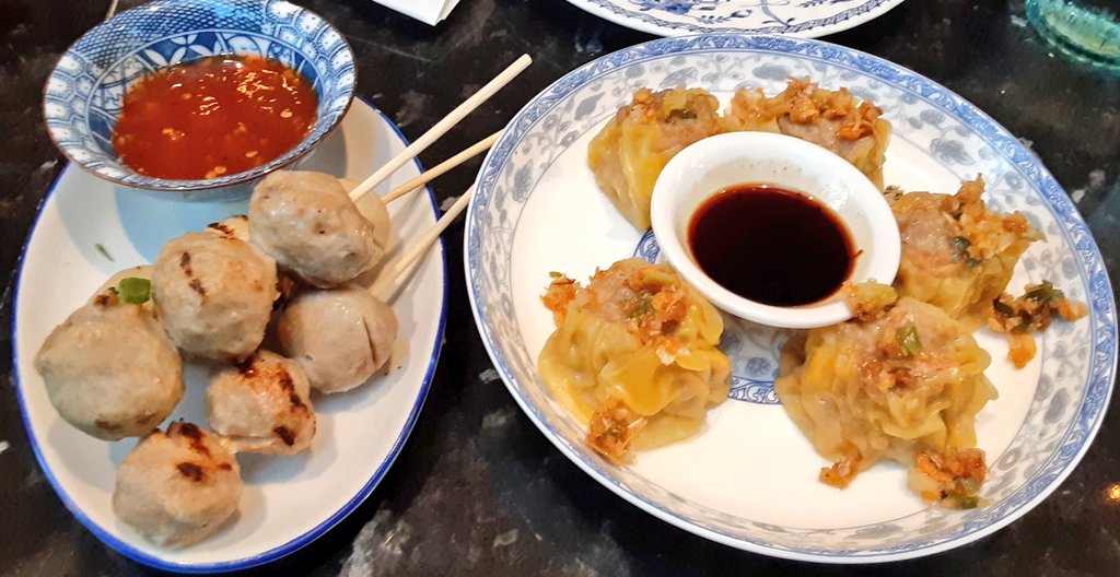 lipiroy's tweet photo. Lovely reunion with brilliant creative @CJdesignsalot who gifted me with FAUCI and delicious Thai food at #Soothr #EastVillage #Manhattan ππ https://t.co/UISjMEUZXd