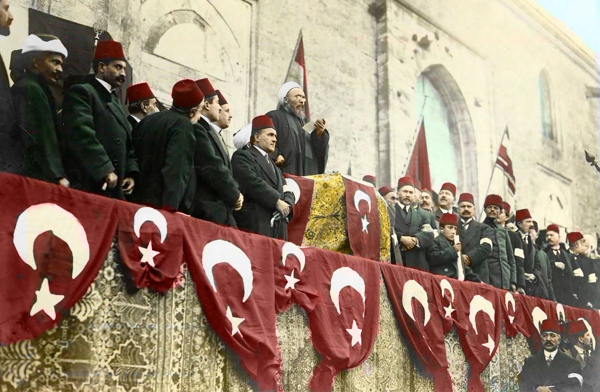 Dünya Savaşları on X: "Osmanlı İmparatorluğu'nun Birinci Dünya Savaşı'nda  ilân ettiği cihad fetvası Ali Haydar Efendi tarafından halka okunuyor -  Fatih Camii, 11 Kasım 1914. https://t.co/c5CQwB2Vuq" / X