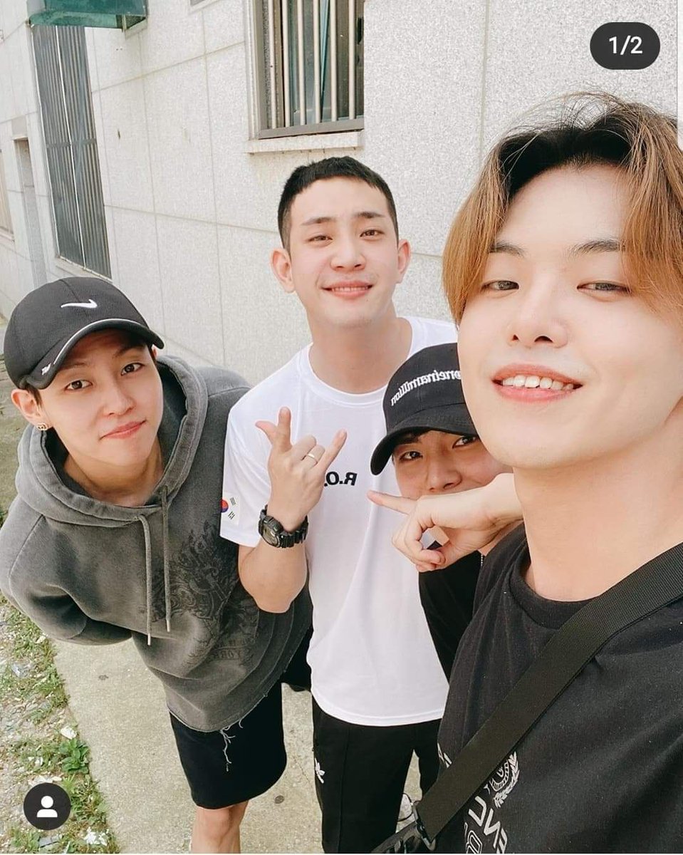 Hmsr_Miki's tweet photo. Happy 3rd anniversary to the most adorable boys The Rose 🤍❤️💙💗 
3 beautiful and happy years already and so much more together with you ! Never let you down and always support you.
I 🌹 you, I 🖤 you +3000 and more more more...

#3YearsWithTheRose #TheRose #더로즈 https://t.co/bpHPzX0Hwr