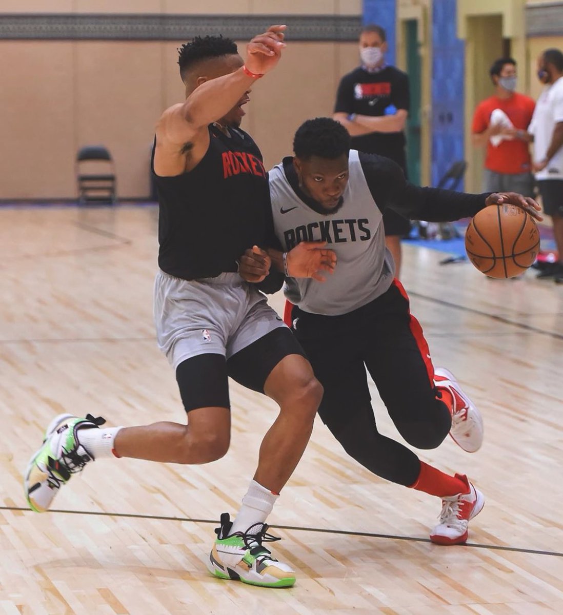RGVVipers's tweet photo. Whoโs ready for tonightโs @HoustonRockets game against the @Bucks?๐ฅ๐
Catch it on ABC at 7:30pm CST
๐โก๏ธ๐
Tonightโs recap will be brought to you by #Vipers360 #BubbleEdition with your host @heelsonhardwood!
#VipersAlumni #RGVVipers #WholeNewGame #NBA https://t.co/zcJqEQb0qx