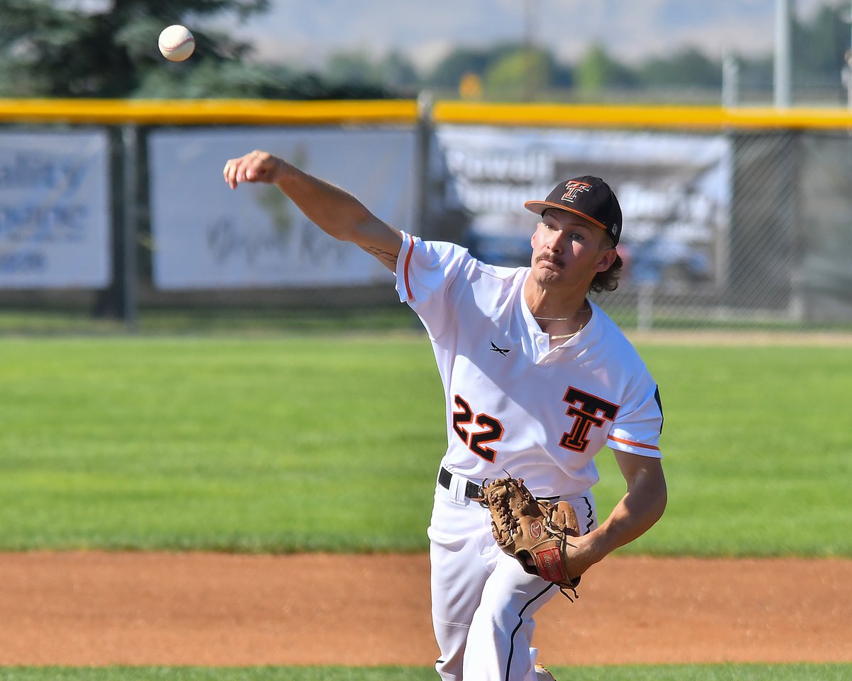 Andrew__Towne's tweet photo. A few (and much better) shots from this morning's Torrington Tiger win over Green River. https://t.co/ZKUHwNbmqG
