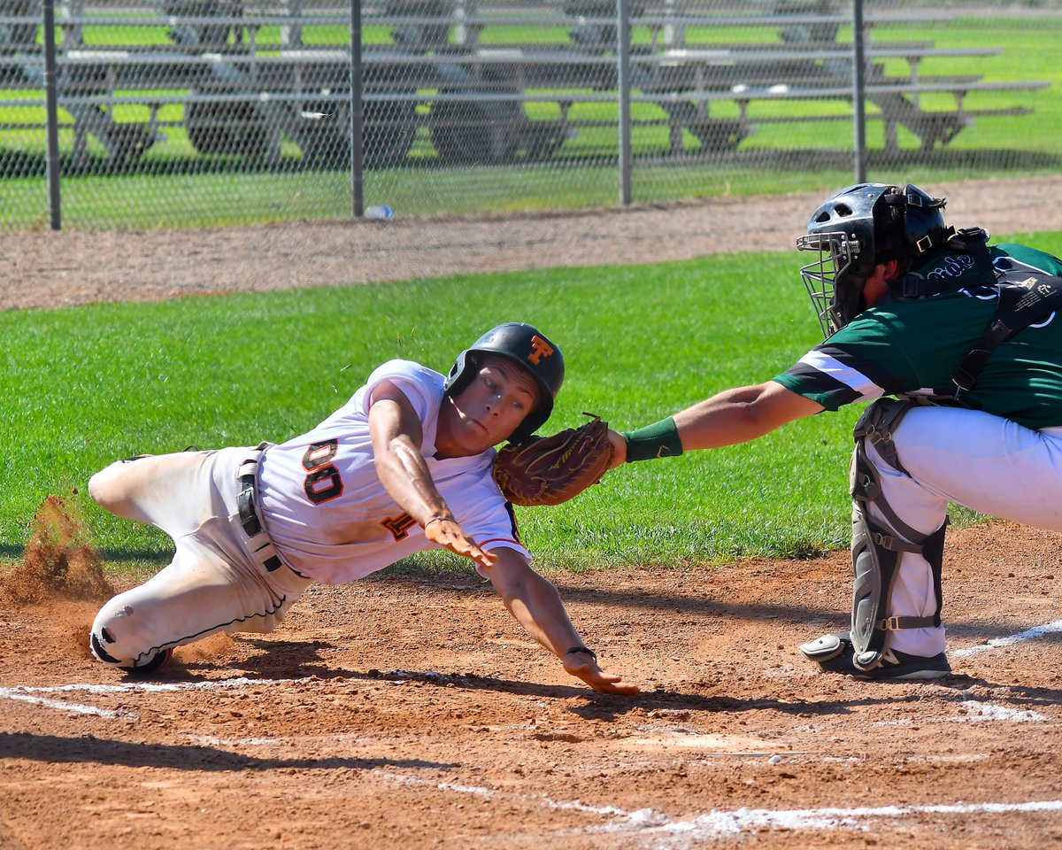 Andrew__Towne's tweet photo. A few (and much better) shots from this morning's Torrington Tiger win over Green River. https://t.co/ZKUHwNbmqG