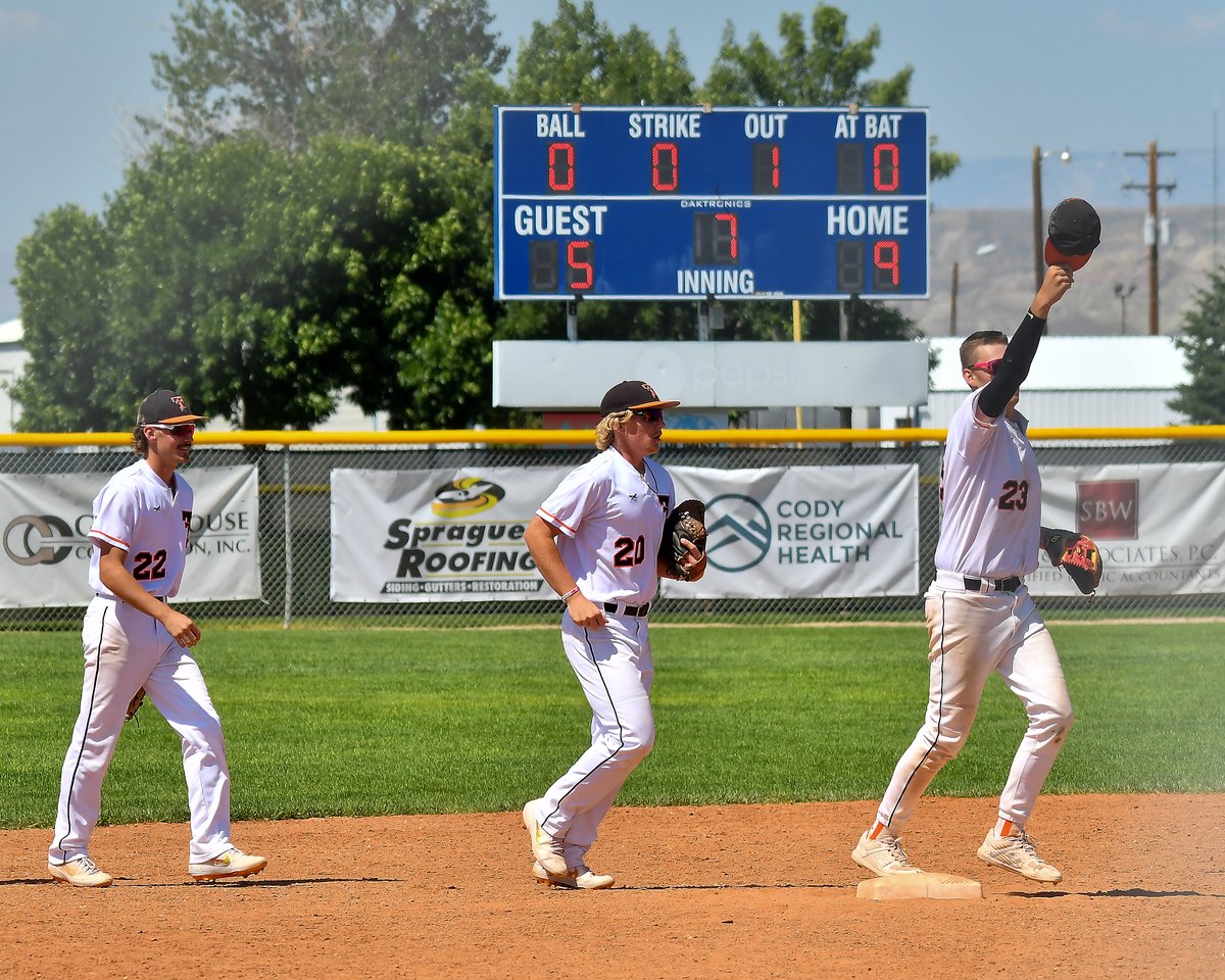 Andrew__Towne's tweet photo. A few (and much better) shots from this morning's Torrington Tiger win over Green River. https://t.co/ZKUHwNbmqG