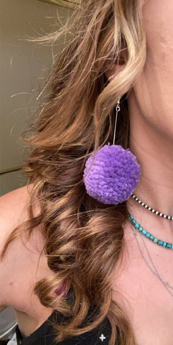 WildRosePoms's tweet photo. Poms are the perfect way to add a pop of color to your outfit 🥳
•
Medium purple poms 
>>$8<<
•
DM me to order!!!
xoxo -em💋 https://t.co/o2NLWz5gH0