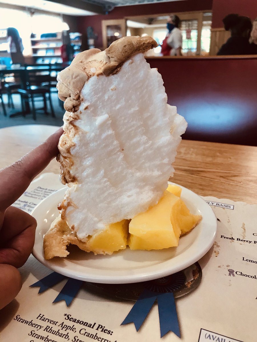 berriesminime's tweet photo. @cubfan66 @LDavis1800 @DeniseBalcarcel  @soulgirl65 Meringue so high I need a finger to hold it up. https://t.co/2ilNYpBcnd