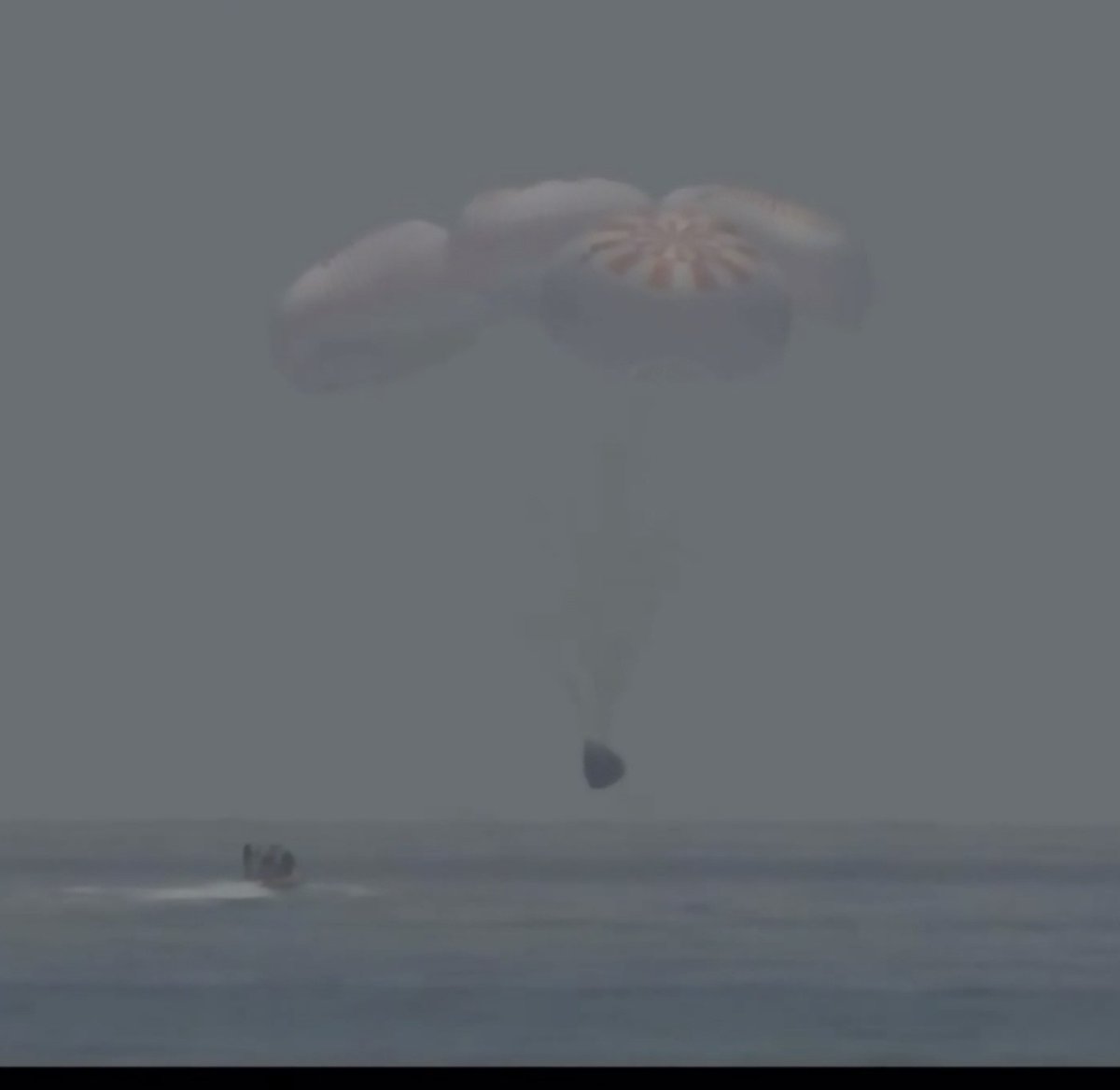 Astro_Cady's tweet photo. 4 chutes and #Splashdown! Wow – how was THAT???!! So exciting -- but hard for us here on earth to wait and watch!!! Welcome home Bob and Doug -- and Congratulations to @NASA and @SpaceX for a job well done! #DragonSplashDown https://t.co/vQxbguxGGE https://t.co/fmcMfpADMZ