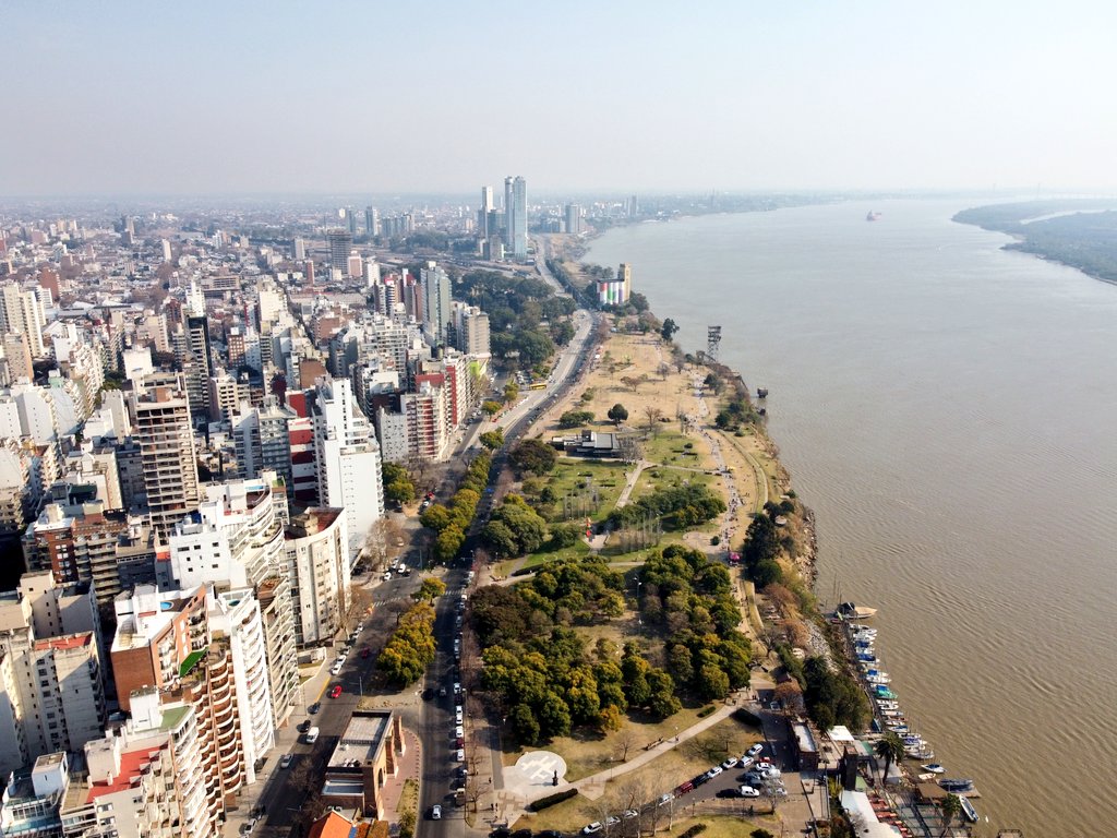 fede_padin's tweet photo. Que lindo sos Rosario... lastima el resto de humo aún... https://t.co/Lrfnq5bqEF